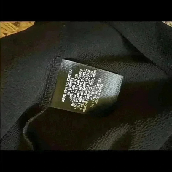 Vintage Mossimo top with stretch size small (G128) - Picture 2 of 5